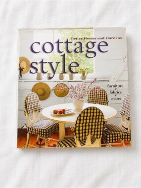 Better Homes And Gardens Cottage Style Book - Yellow Plaid Accents